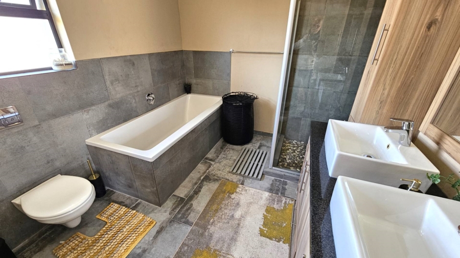 3 Bedroom Property for Sale in Melodie North West